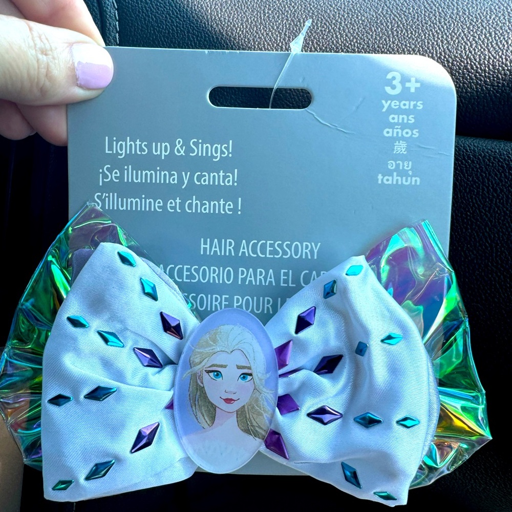 Disney parks frozen Elsa hair clip 💙 *needs battery